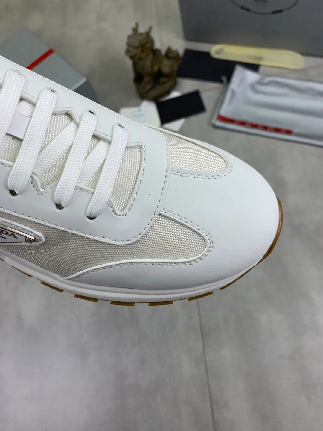 Men's men's shoes P560💰 [Real Price] Popular models are on the official website, 🆘 Trendy brand (Prada) mainly promotes popular models, avant-garde and versatile fashionable men's shoes private version mold opening, cowhide surface splicing 1:1.. Stylish and simple, original imported cowhide lining cowhide feet; the atmosphere and personality are more fashionable, eye-catching and pursuing class. It will subvert the old ideas and be a must-have for fashionistas who want to spend time with you! Must keep it! Tall and comfortable, large and low, high-end quality workmanship. Code number: 38-44 (45 customized) 2️⃣ optional.